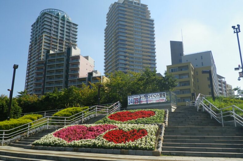 千葉県立幕張海浜公園の階段花壇の写真